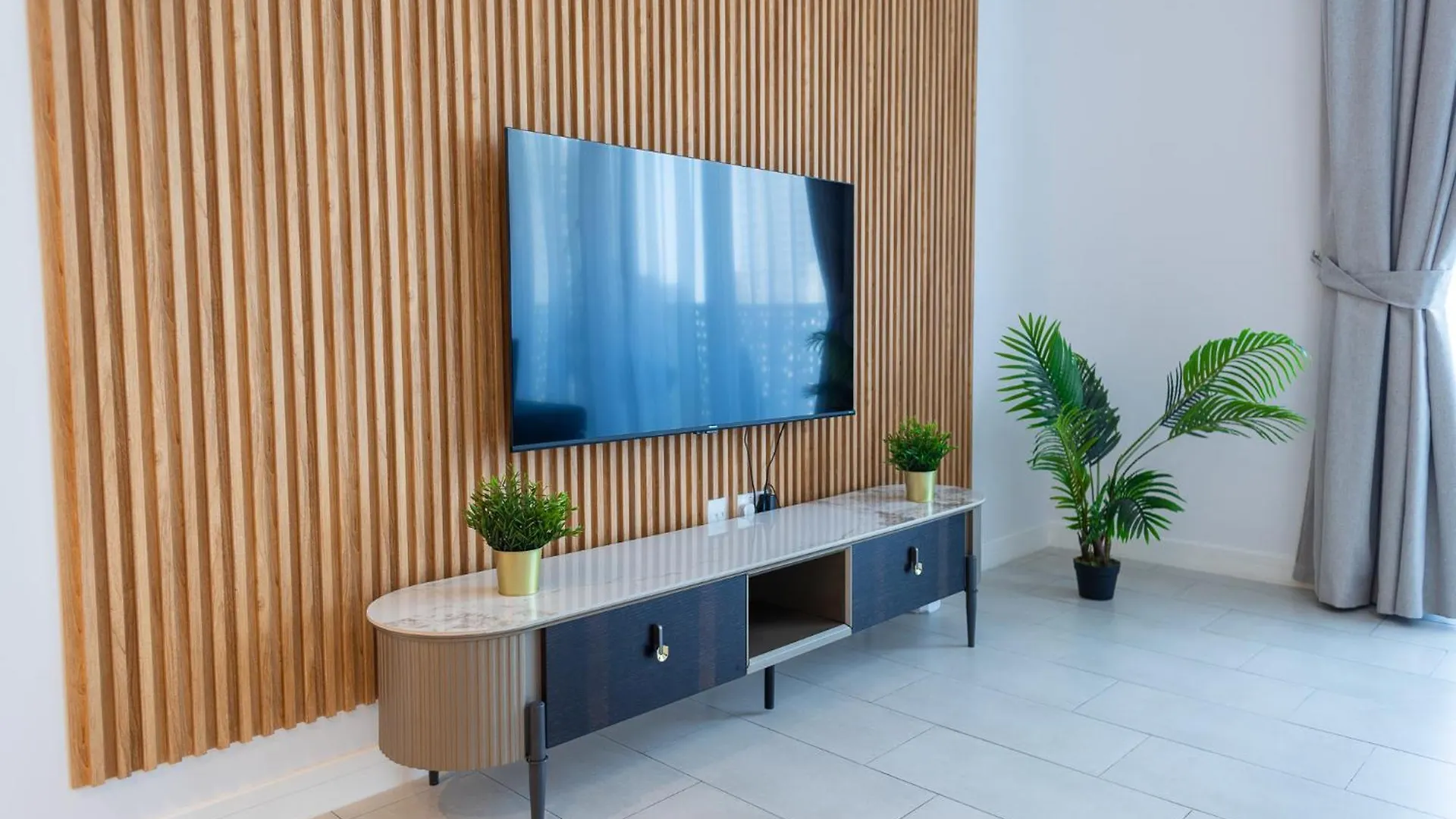 La Vie Beach Front Jbr Apartment By Happy Season Dubai United Arab Emirates