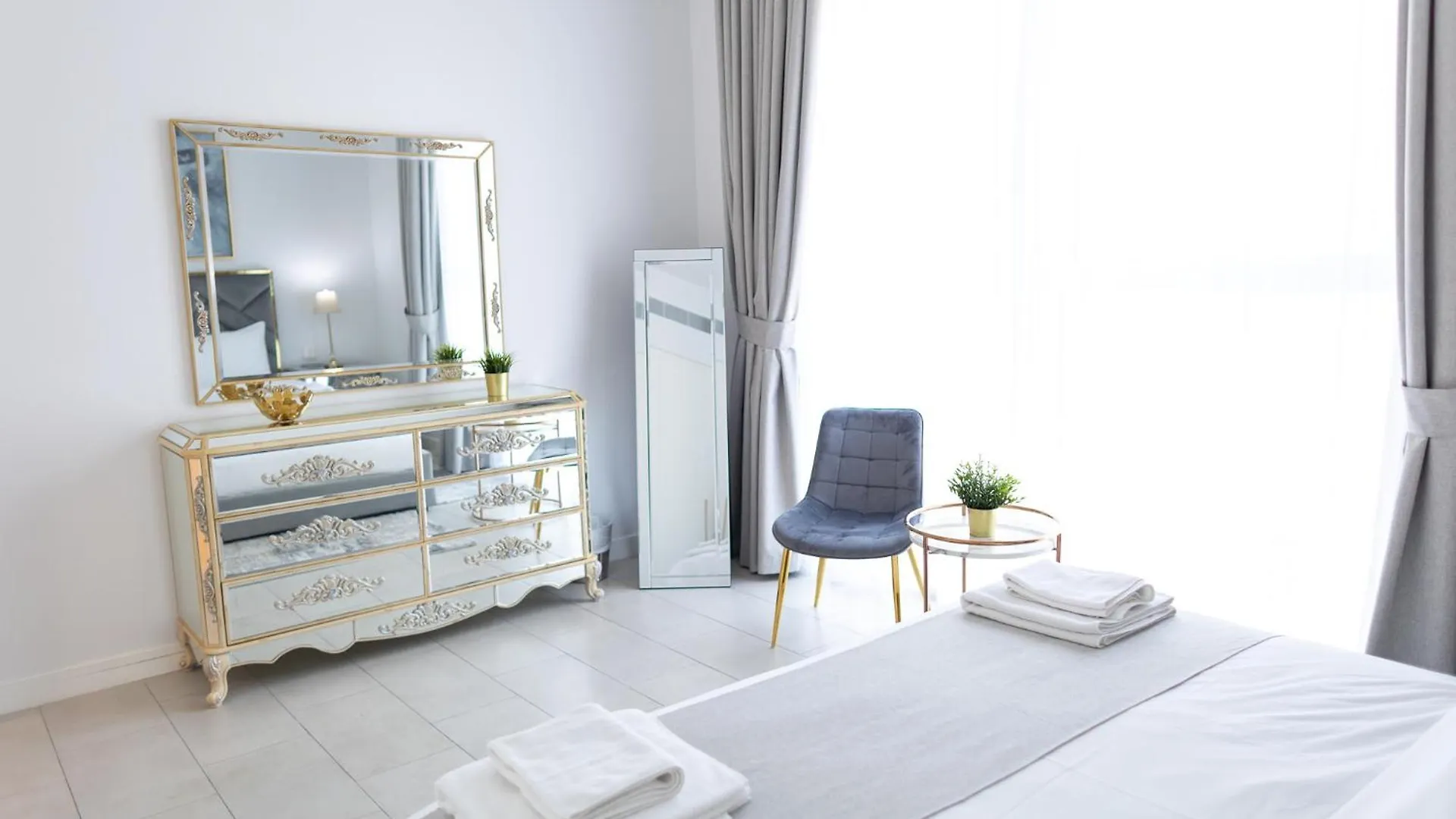 La Vie Beach Front Jbr Apartment By Happy Season Dubai 0*,  United Arab Emirates