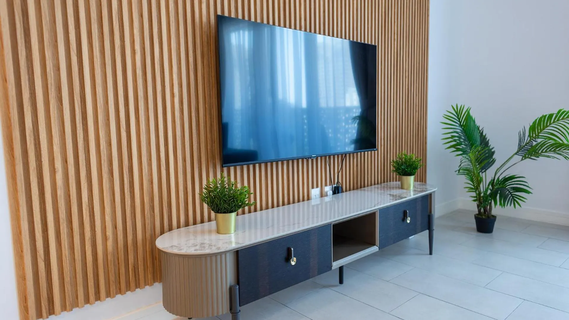 La Vie Beach Front Jbr Apartment By Happy Season Dubai